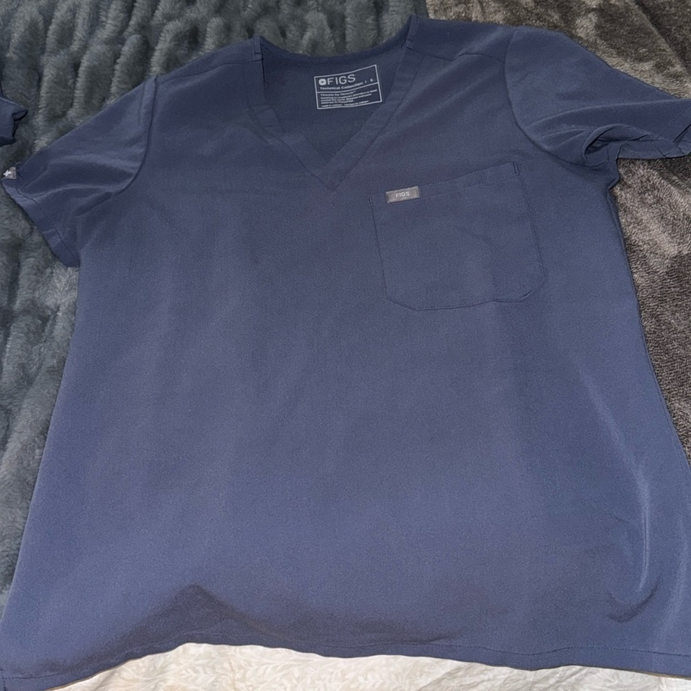 Figs scrub top